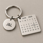 Personalised calendar keychain on a greige surface
